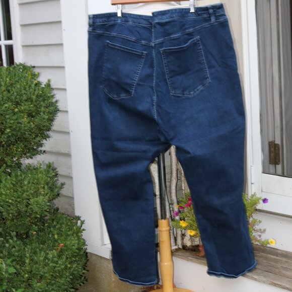 Lane Bryant Signature Fit Magic Waistband Mid-Rise Straight Jeans Sz 34/36 - Picture 4 of 6